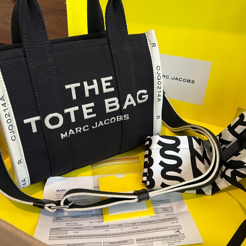 New with tags and receipt. Comes with dust bag and shipped in original box.